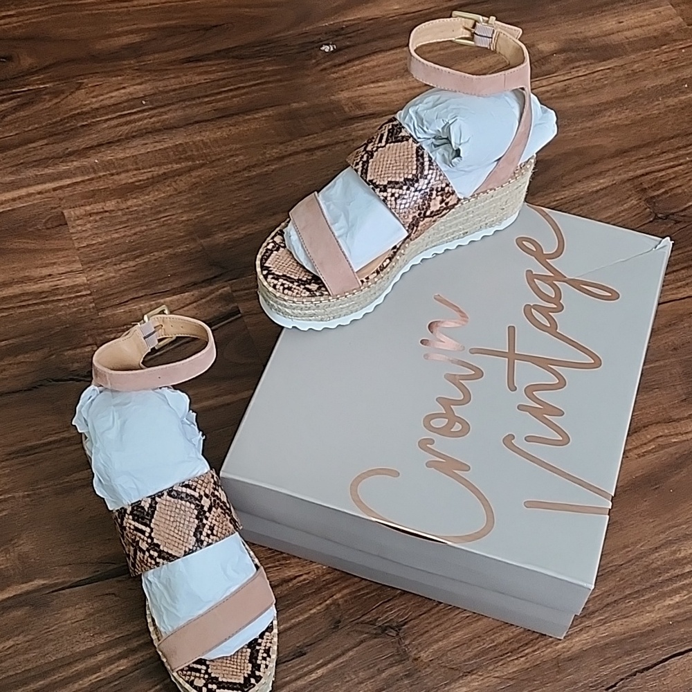 Crown Vintage platform sandals
